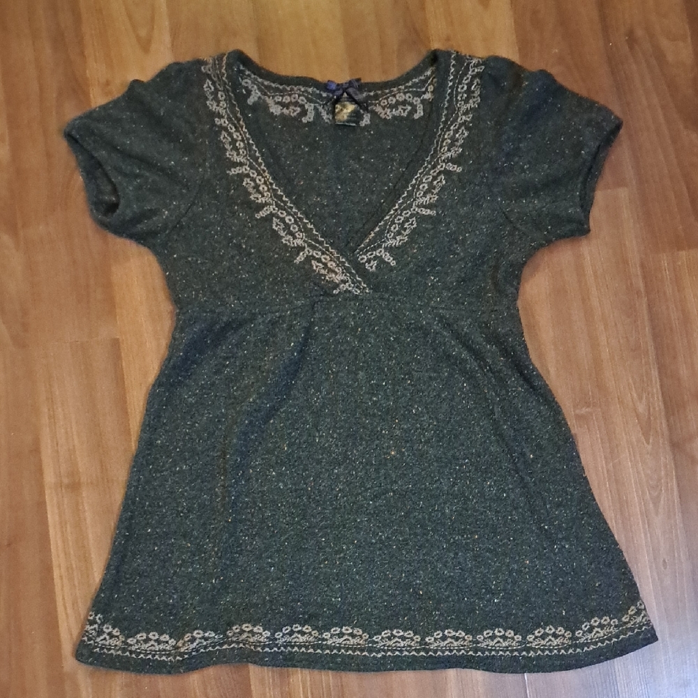 Mine Dark Grey Embroidered V-Neck Short Sleeve Top Whimigoth. Y2k. Babydoll
